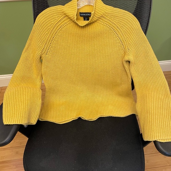 Cynthia Rowley rib knit mock neck sweater. Scalloped hem and sleeves Size M. - Picture 3 of 6